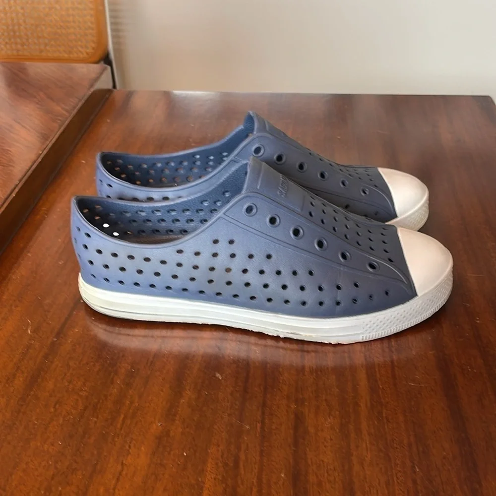 🍴 Saguaro navy and white water shoes